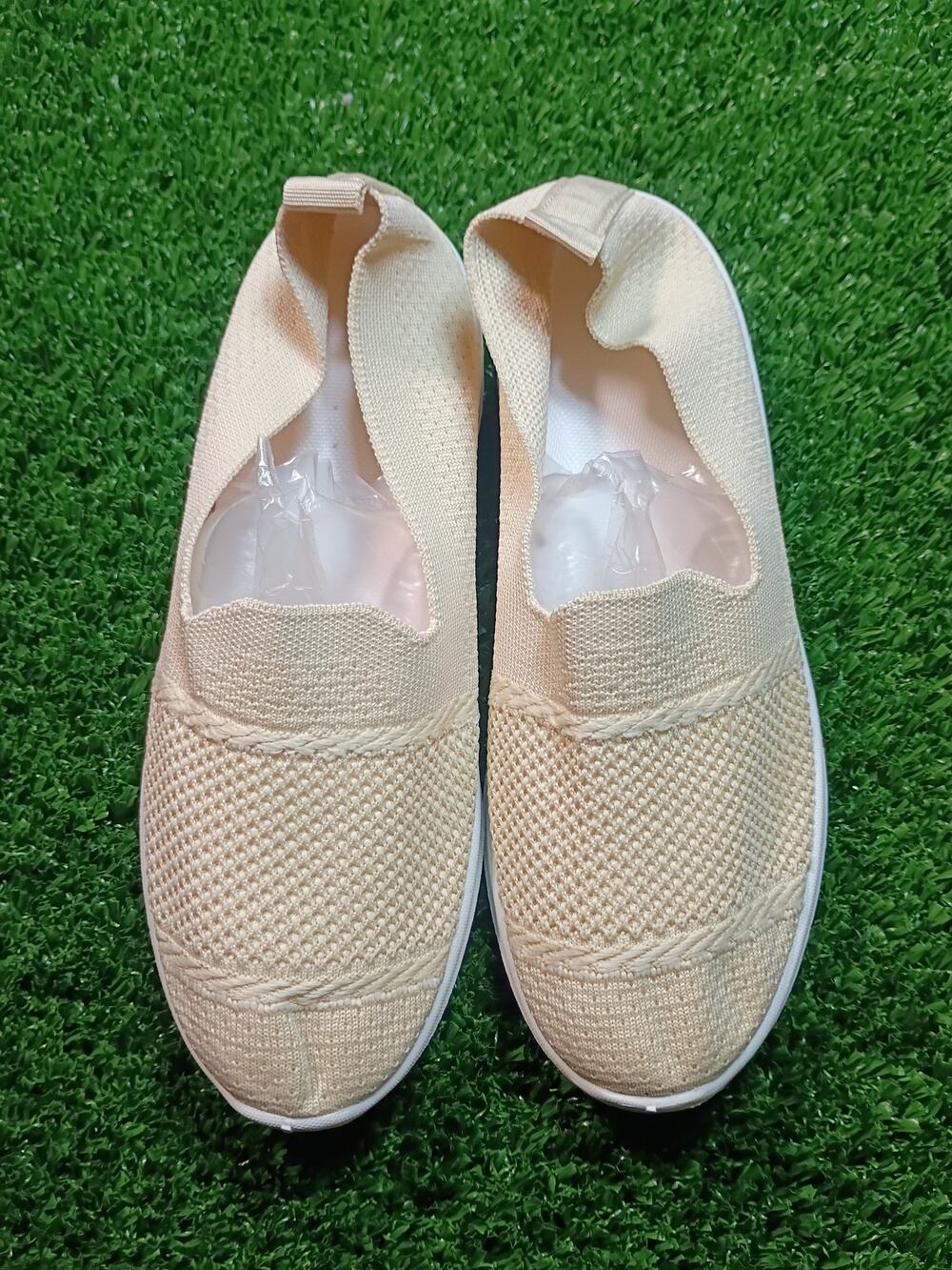 Comfy Beige Knit Slip-On Walking Shoes - Flexible Sole sz 9